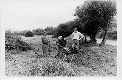 people clearing ordnance